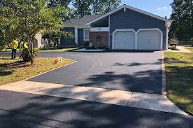 Best Driveway Pressure Washing  in Des Moines, IA